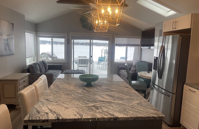 Beautifully Remodeled Cottage on Otsego Lake! Amazing Sunsets!! 2 Kayaks!