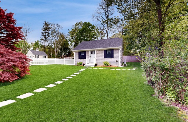 Beautifully remodeled cottage near the beach with central AC, gas grill & lawn