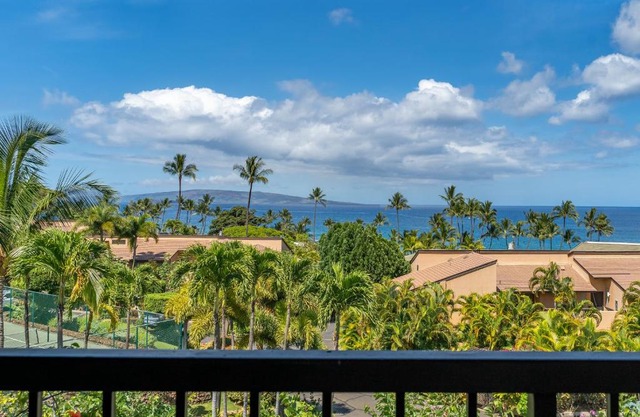 Beautifully remodeled ocean view condo in Wailea WE27B