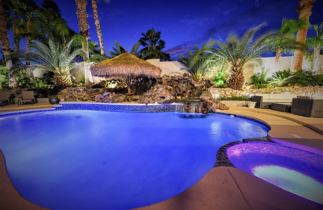 ¡¡RECIÉN LISTADO!! - Ampliación de lujo de 4 dormitorios, 4 baños Oasis. Hay que ver Tour Virtual