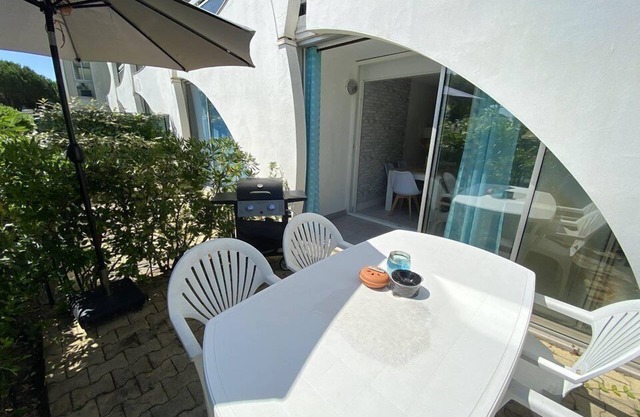 Beautifully renovated Studio cabin, with private garden, close to the beach, BBQ