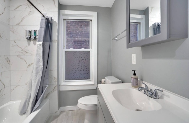 Beautifully Renovated Luxurious 3 Bd Apt.Near SCHOOLS&Bus Transits!Pet Friendly