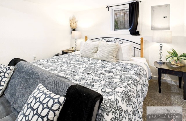 Beautifully renovated 2 bed apartment