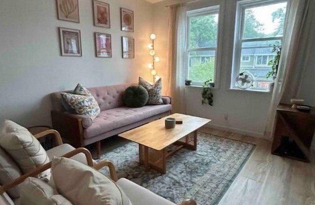 Beautifully renovated 2Bed/1Bath condo on Main Street w/ Portage Lake Views!