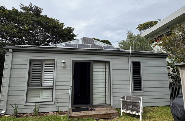Beautifully renovated 3 bedroom house 40 meters from Hordens Beach Bundeena