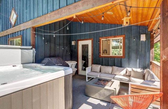Beautifully renovated 3 bedroom home w/hot tub