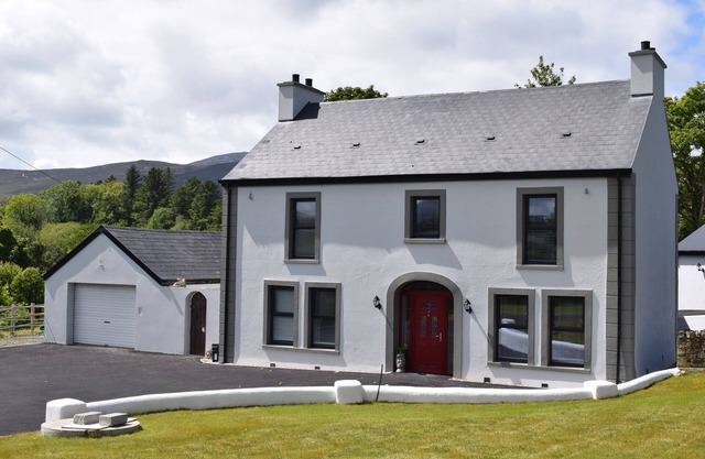 Beautifully renovated 4 Bed Detached House
