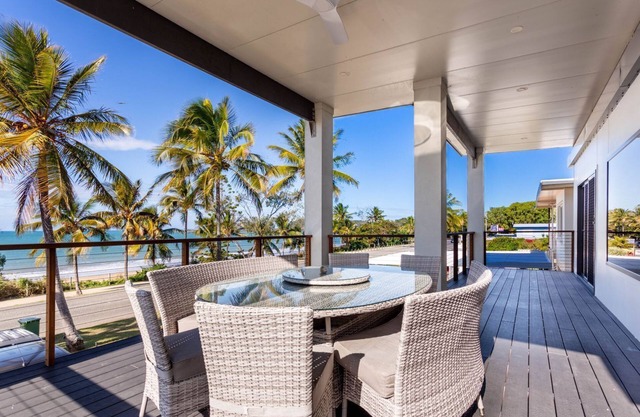 Beautifully Renovated Large Home on Lammermoor Beach.