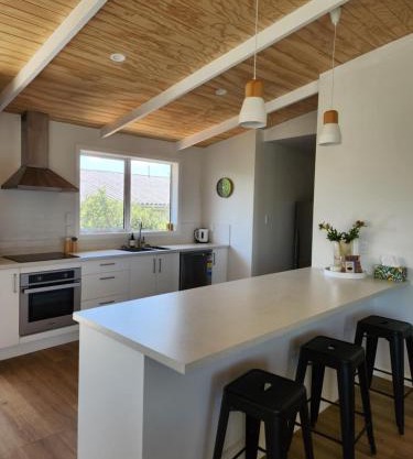 Beautifully renovated townhouse, easy walk to CBD