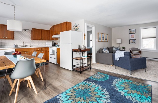 Beautifully Renovated 2 bedroom, 1 bath charmer
