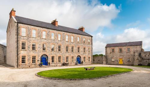 Beautifully restored soldier's barracks to sleep 10 people