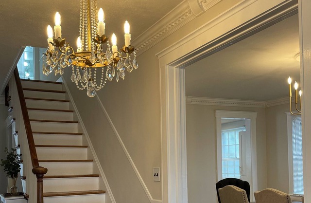 Beautifully updated colonial home/quiet neighborhood – 30 min to NYC