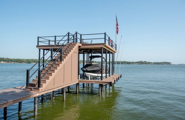 Beautifully Updated Family Getaway on Cedar Creek Lake