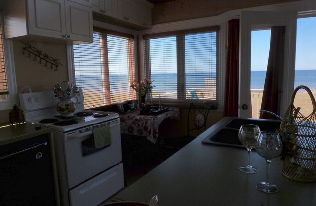 Beautiiful, frente al mar, chalet con espectaculares vistas de la puesta de sol y millas de playa para recorrer