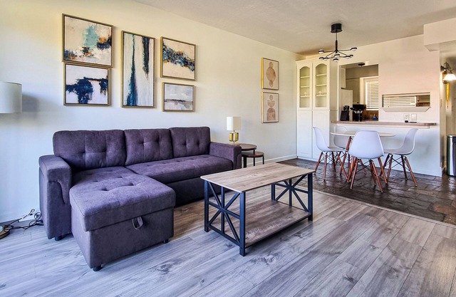 GREAT 1BR Across from FSQ Mall & Old Town Fun