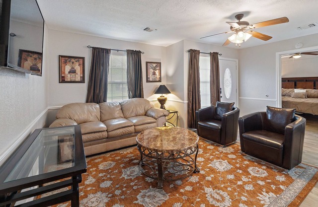Beauty by the Park 3 BDS PET Friendly FAST WI-FI ECHO
