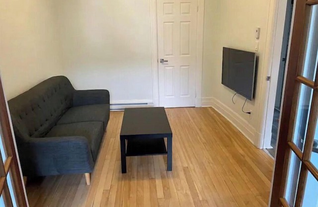 Beauty, Metro, parking, wi-fi, 2bdrm, A/C, Smart TV - 20% off stays 32 days + !