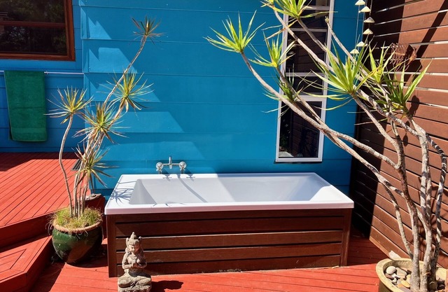 Beauty Point Beach House: elegant bright comfortable pet and people friendly.nnn