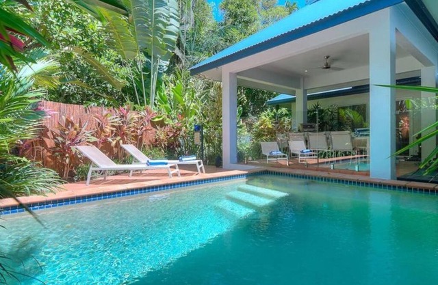 Beauty tiny Walk To Sea