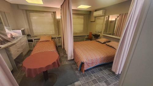 BeautyD STUDIO double bed and 1 folding bed max 3pers