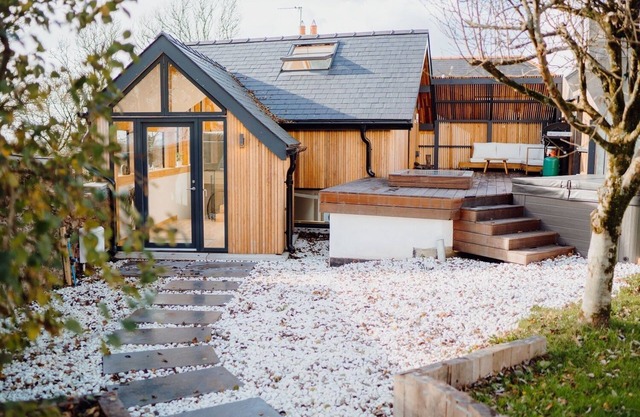 Beavers Lodge - Luxury Conversion with Hot Tub