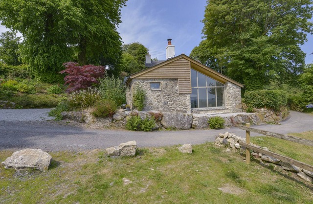 BECKAFORD VIEW, pet friendly, character holiday cottage in Ilsington