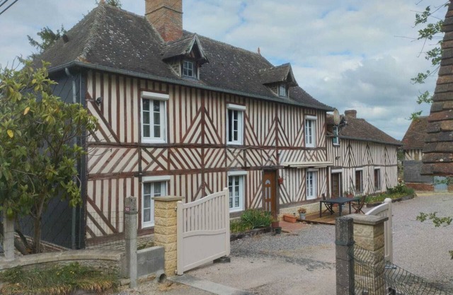 Bed and breakfast in the Normandy countryside near beaches, stud farms and castles.