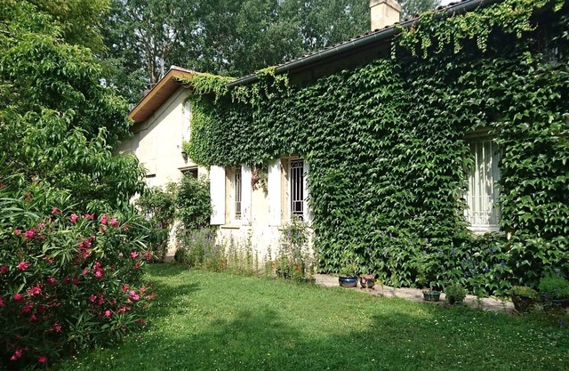 Bed and Breakfast 'La Lagune' con terraza compartida, jardín privado y Wi-Fi