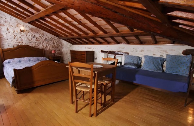 Bed and Breakfast 'Manon' con piscina compartida, jardín compartido y Wi-Fi