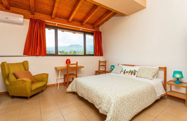Bed and Breakfast 'Carolea - Nocellara Dell'Etna' con piscina compartida, Wi-Fi y aire acondicionado