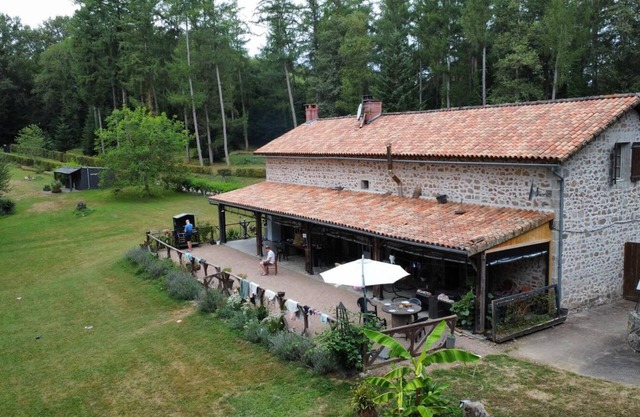 Alojamiento y desayuno "Les Touilles" con piscina privada, terraza privada y Wi-Fi