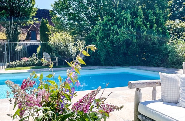 Alojamiento y desayuno 'Domaine De Pragelier, Le Cottage' con piscina compartida