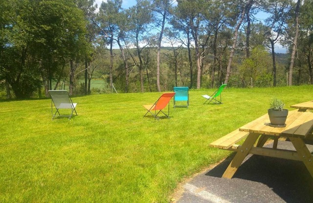 Bed and breakfast in absolute calm, facing the Menez Hom and 10 minutes from the beach