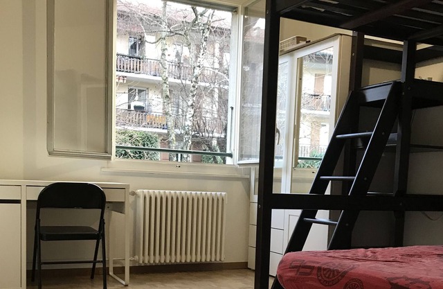 dormitorio 13m2, 4 camas: Ginebra GVA Bernex (tranvía 14)