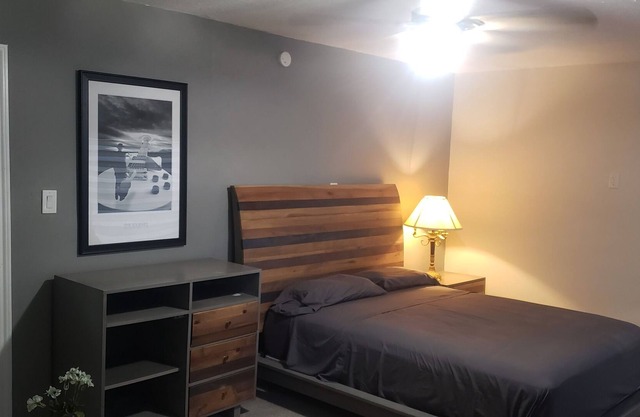 Bed room apartment close to downtown