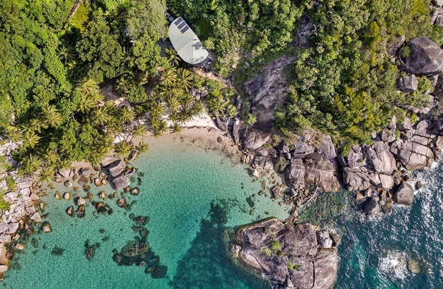 Bedarra Island. Doorila beach: Perfect for family & friends for a beach holiday