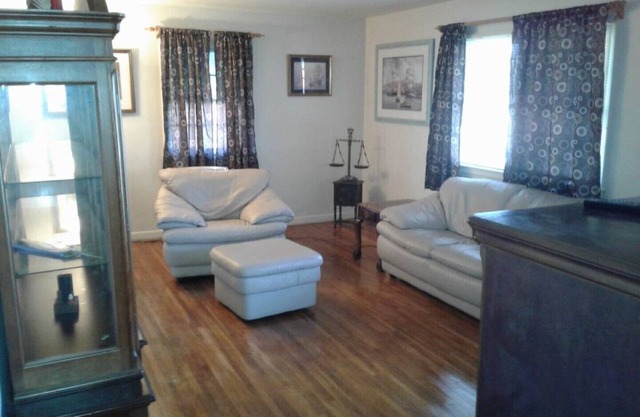 Bedford Stone Cottage Near Keeneland and Horse Park