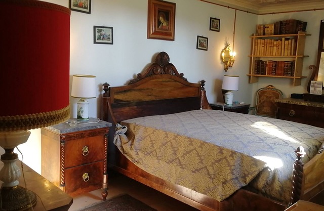 Bedroom 2 pers, private bathroom in historical Villa with swimming pool