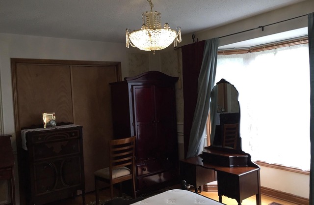 Bedroom second floor in large house next to UWO nad bus to Fanshawe College