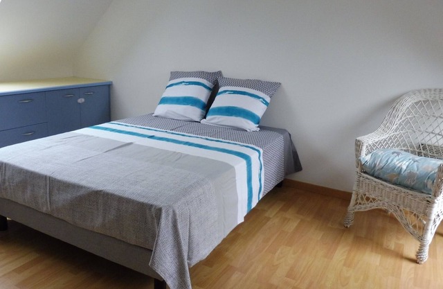 bedroom with separate entrance, private shower room and wc, MW and refrigerator