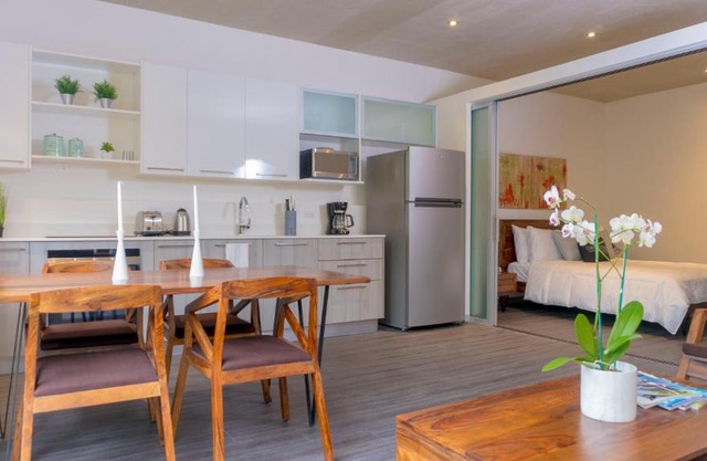 BEE Suites Santa Ana