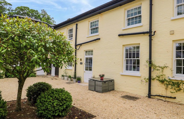 BEECH, family friendly, character holiday cottage in Kintbury