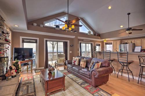 Beech Mountain Retreat with Open Deck 2 Mi to Ski!