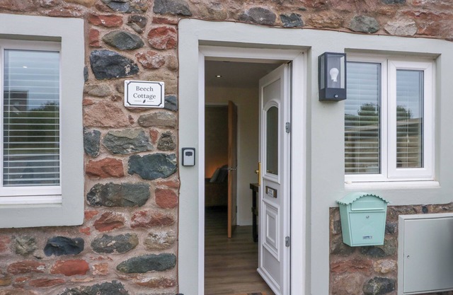BEECH TREE COTTAGE, pet friendly, country holiday cottage in Seascale