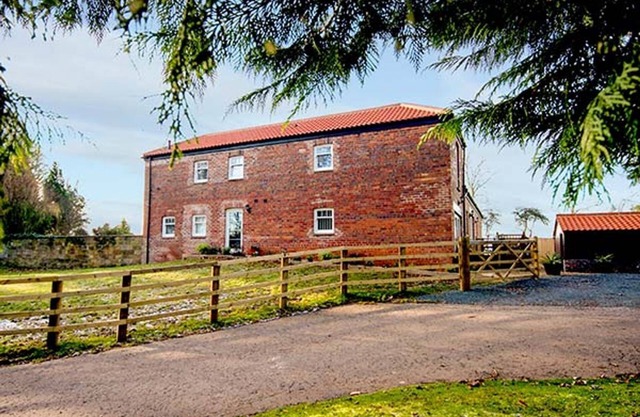 BEECHWOOD COTTAGE, family friendly, with open fire in Great Ayton
