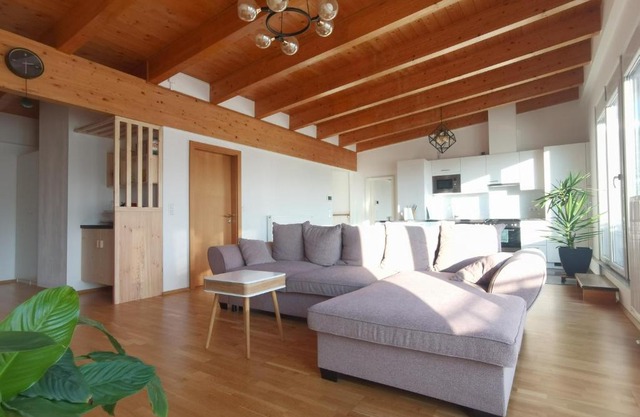 BeeHome Apartment