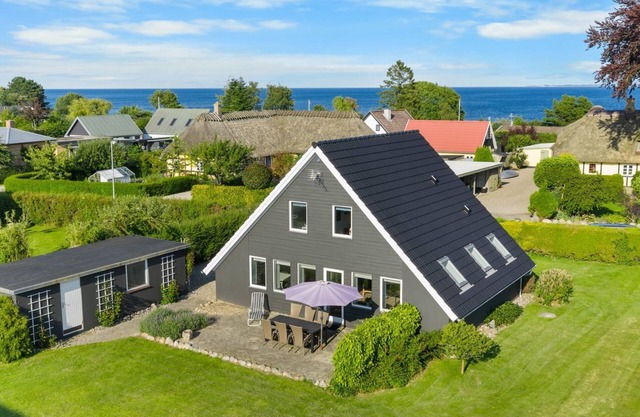 "Begitte" - 200m from the sea by Interhome
