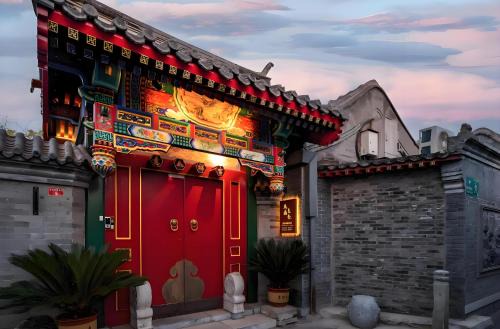 Beijing city center - Courtyard house hotel located in an ancient Hutong, near the Forbidden City,experience the lifestyle of old Beijing in the exquisite Chinese-style courtyard