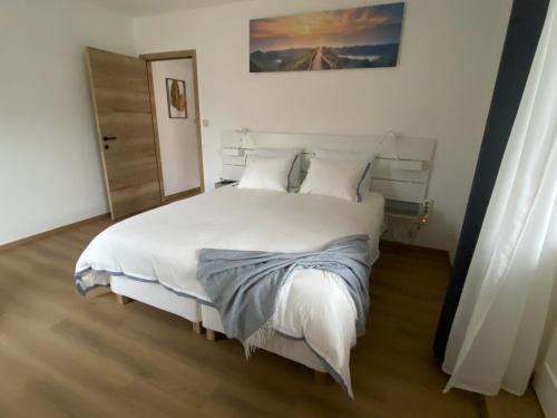 Bel appart et balcon climatisé parking privé sur demande D012