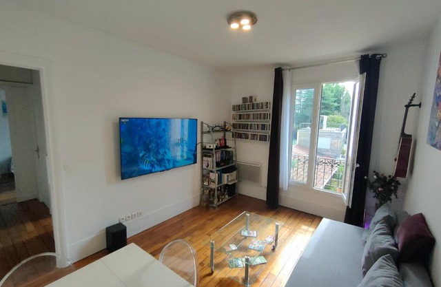 Bel appartement Paris Ouest sur cour proche métro